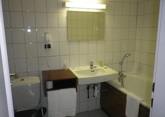 Hotel Logis-cit'hotel Des Vosges 5 Rue De La Gare Obernai